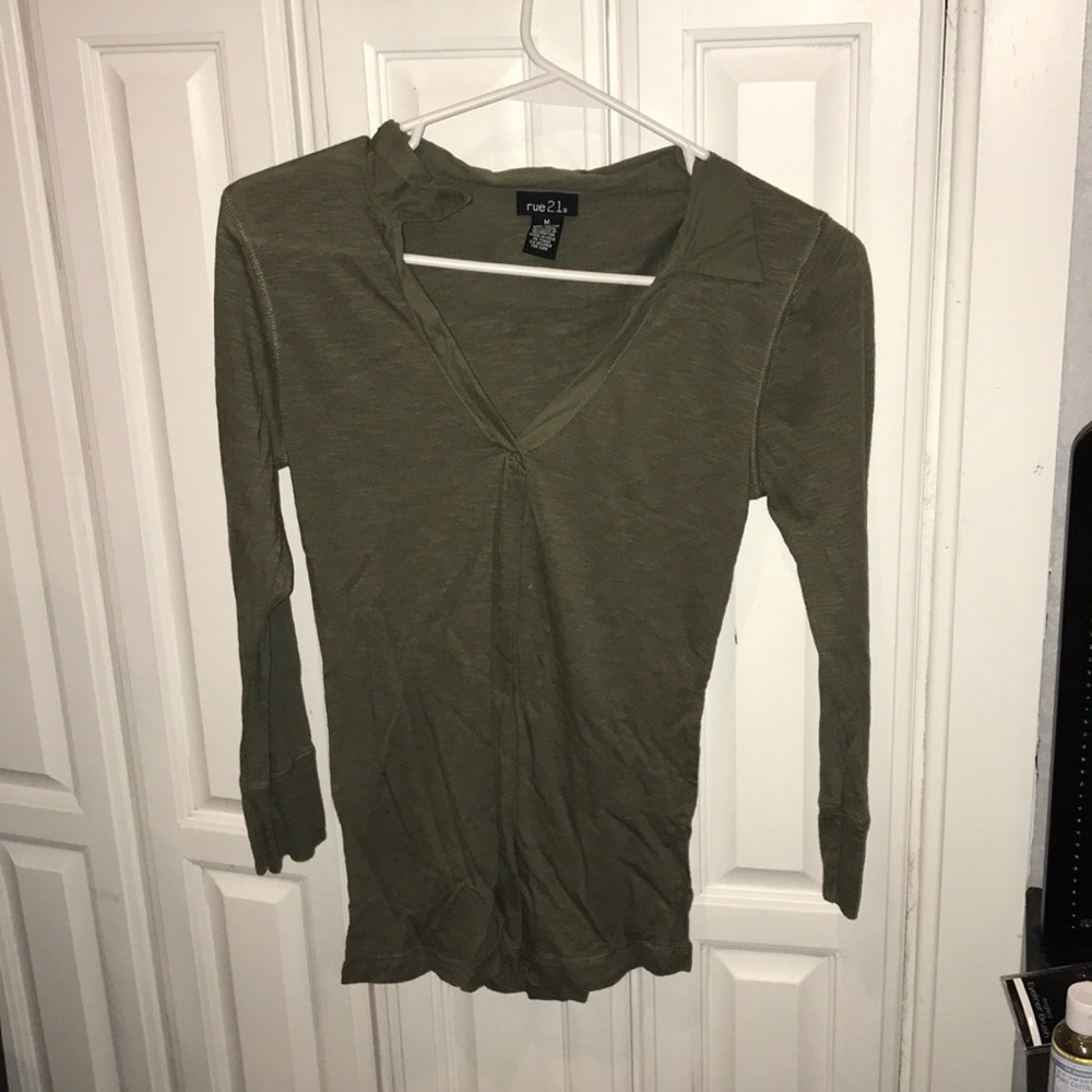 Green soft 3 quarters length shirt